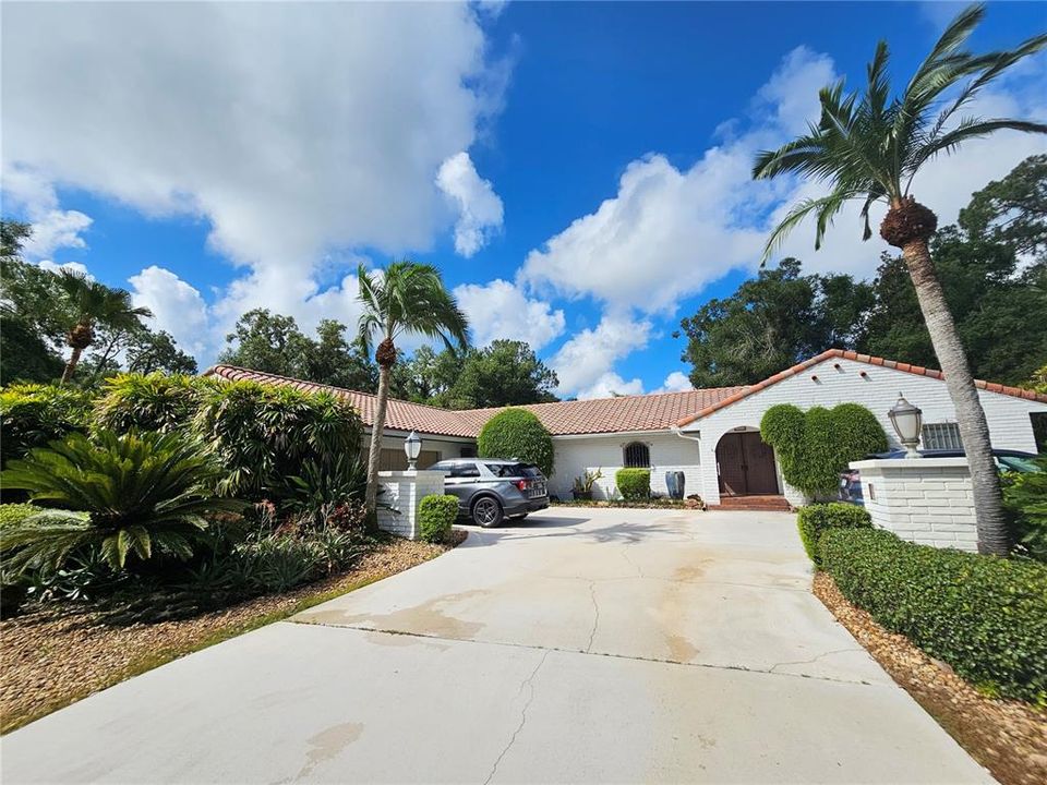 For Sale: $925,000 (4 beds, 4 baths, 3555 Square Feet)