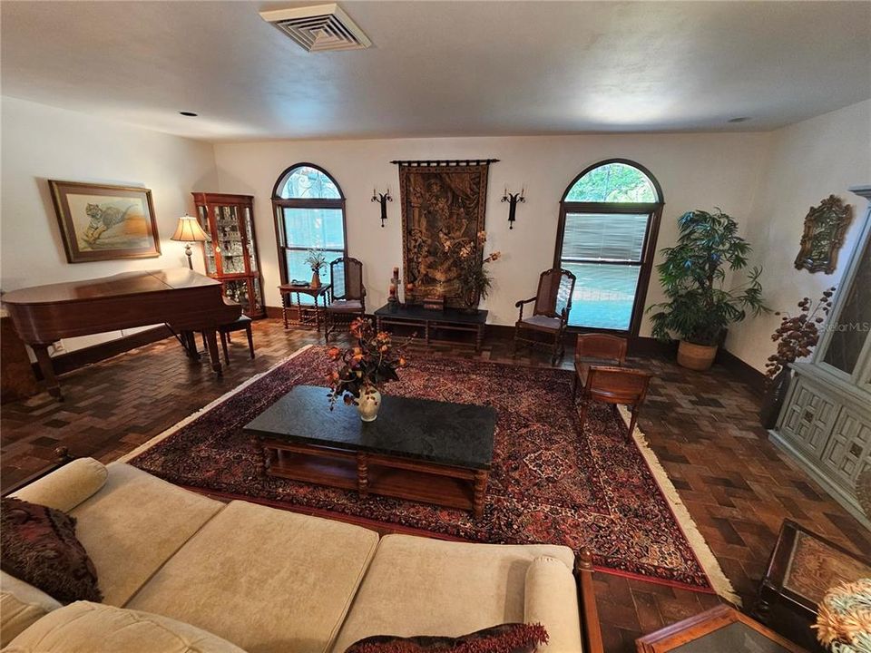 For Sale: $925,000 (4 beds, 4 baths, 3555 Square Feet)