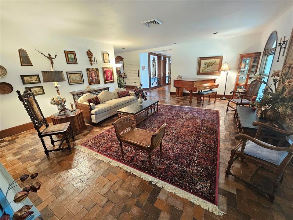 For Sale: $925,000 (4 beds, 4 baths, 3555 Square Feet)