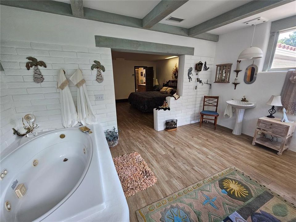 For Sale: $925,000 (4 beds, 4 baths, 3555 Square Feet)