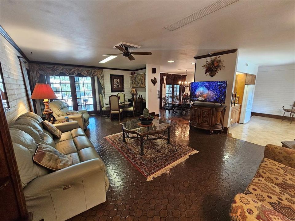 For Sale: $925,000 (4 beds, 4 baths, 3555 Square Feet)