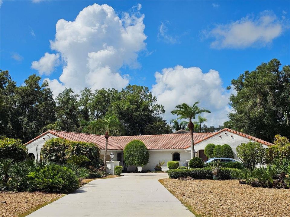 For Sale: $925,000 (4 beds, 4 baths, 3555 Square Feet)