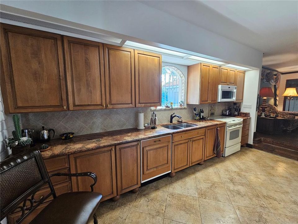 For Sale: $925,000 (4 beds, 4 baths, 3555 Square Feet)