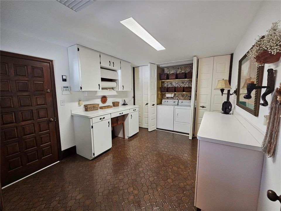 For Sale: $925,000 (4 beds, 4 baths, 3555 Square Feet)