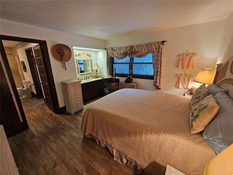 For Sale: $925,000 (4 beds, 4 baths, 3555 Square Feet)