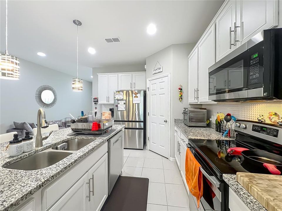 For Sale: $524,900 (5 beds, 3 baths, 2636 Square Feet)