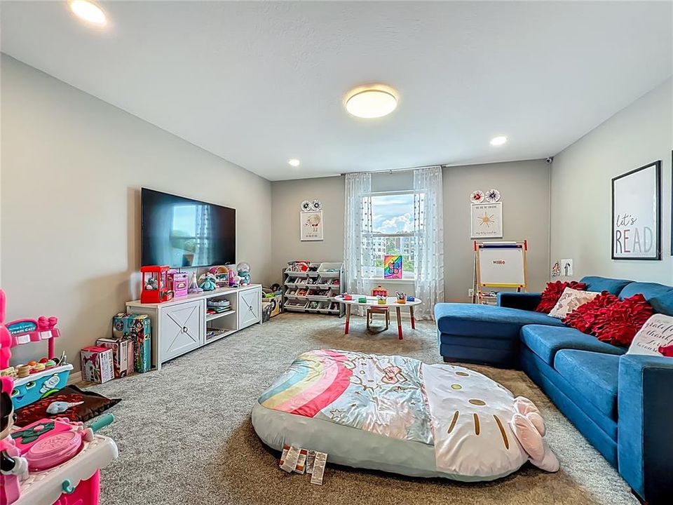 For Sale: $524,900 (5 beds, 3 baths, 2636 Square Feet)