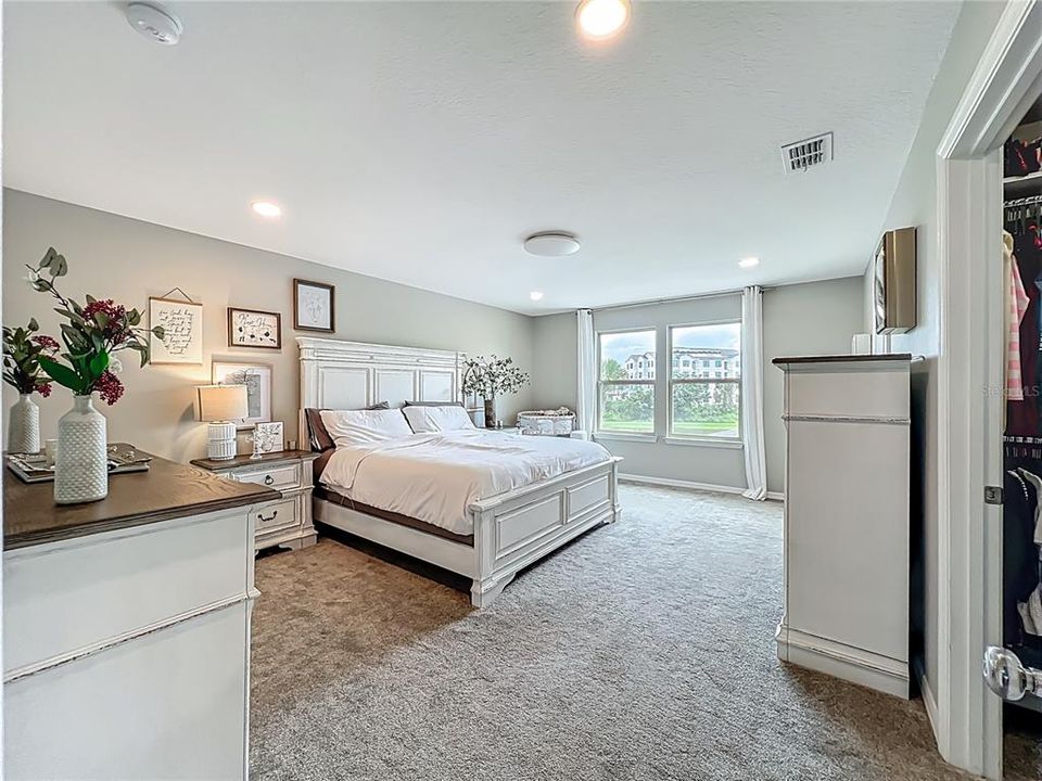 For Sale: $524,900 (5 beds, 3 baths, 2636 Square Feet)