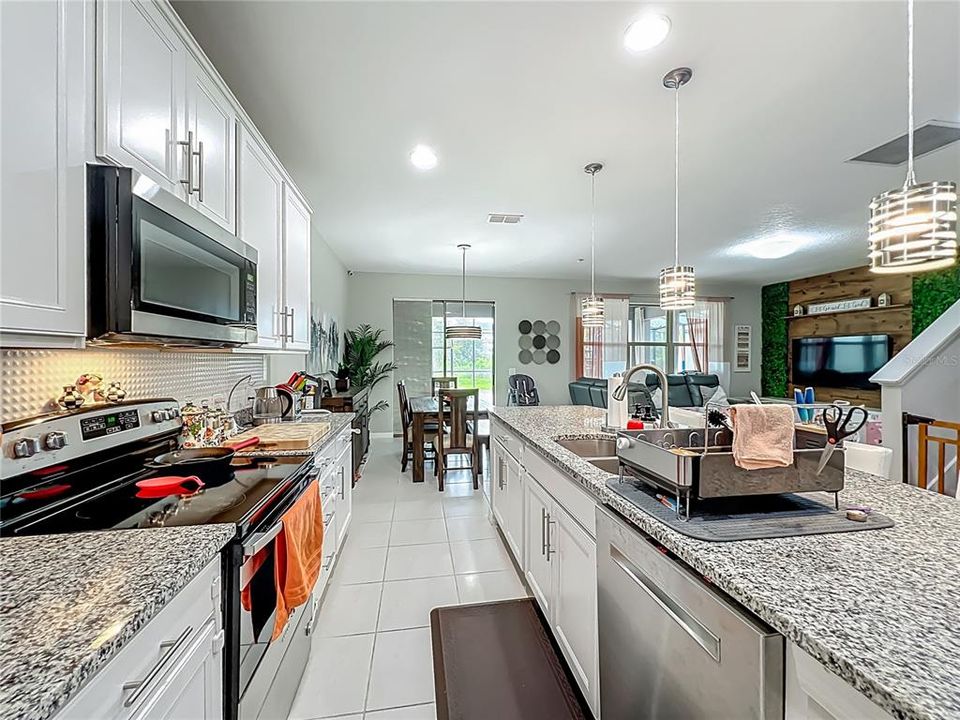 For Sale: $524,900 (5 beds, 3 baths, 2636 Square Feet)