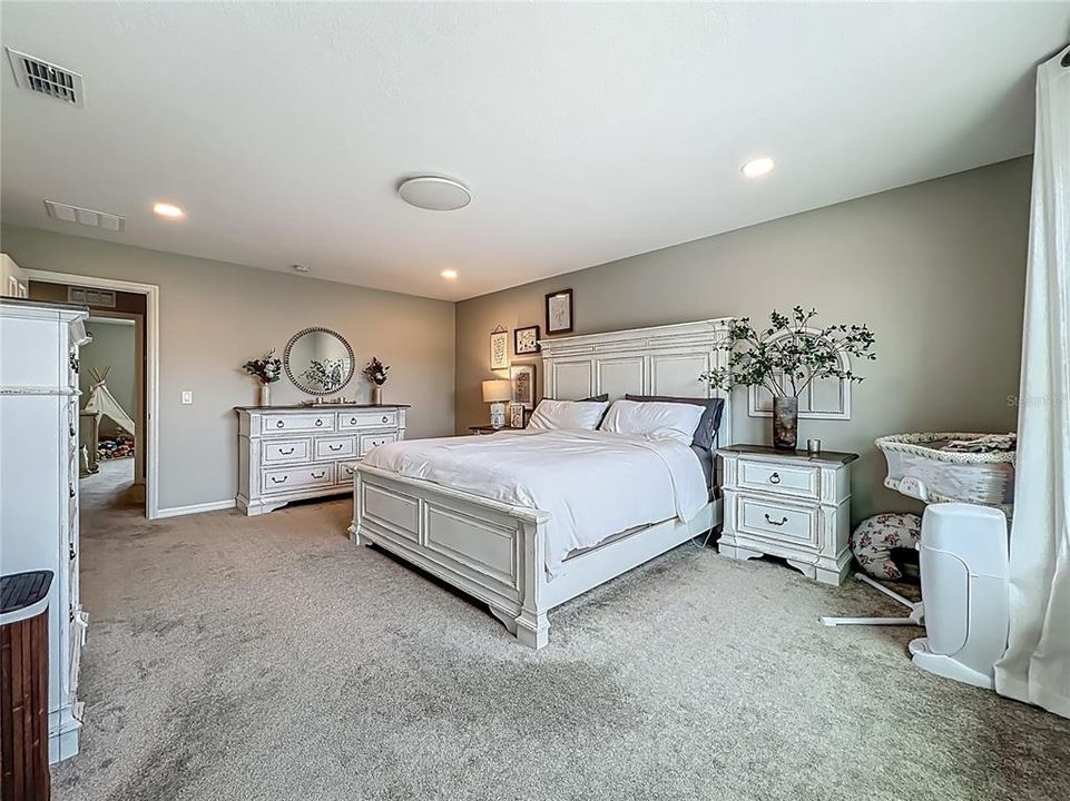 For Sale: $524,900 (5 beds, 3 baths, 2636 Square Feet)