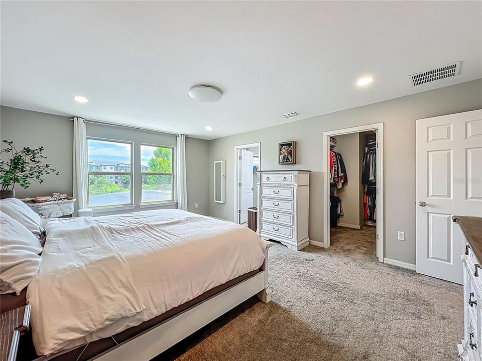 For Sale: $524,900 (5 beds, 3 baths, 2636 Square Feet)