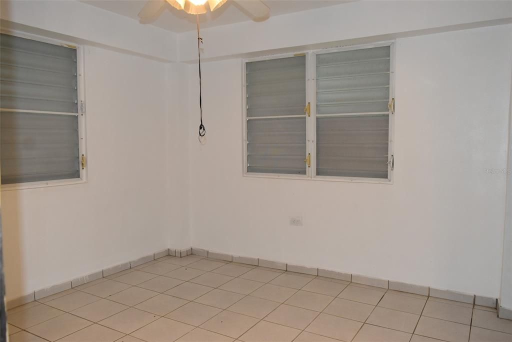 En Venta: $195,000 (3 camas, 3 baños, 1111 Pies cuadrados)