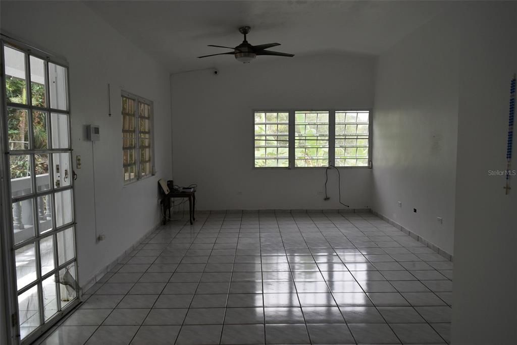 En Venta: $195,000 (3 camas, 3 baños, 1111 Pies cuadrados)