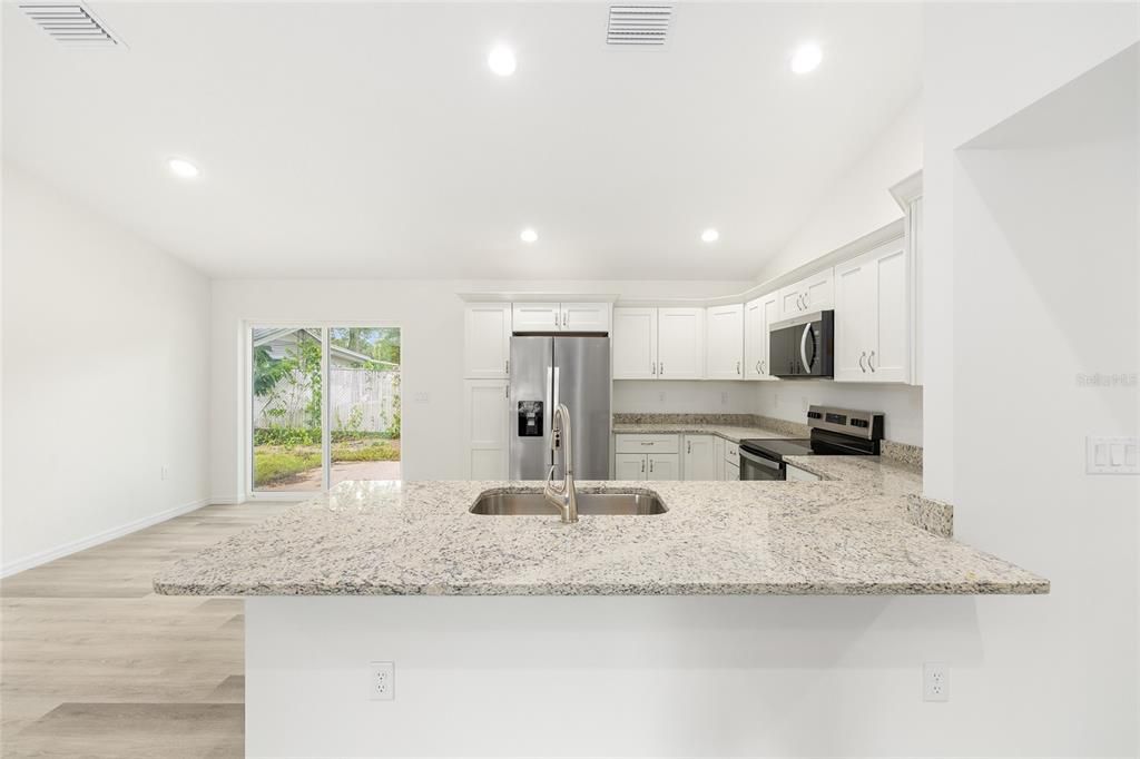 En Venta: $278,900 (4 camas, 2 baños, 1715 Pies cuadrados)