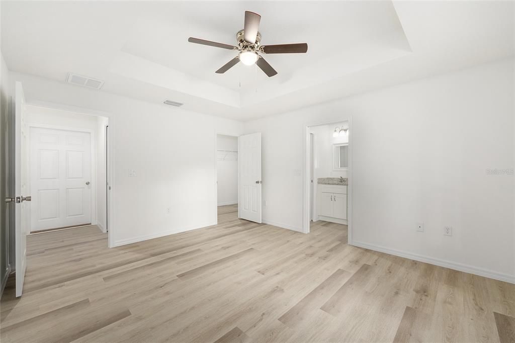 En Venta: $278,900 (4 camas, 2 baños, 1715 Pies cuadrados)