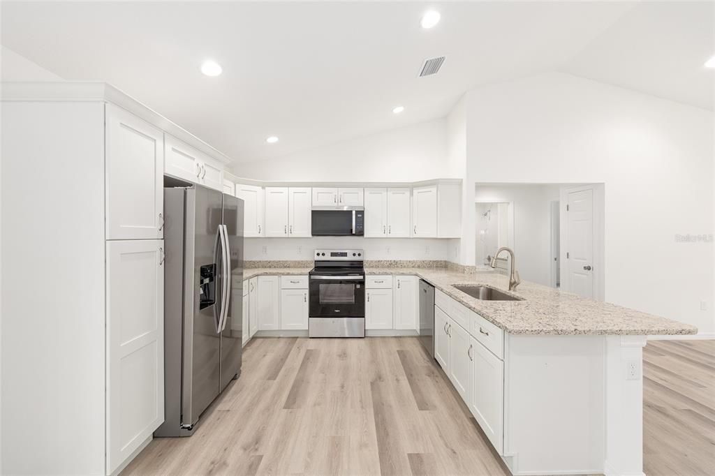 En Venta: $278,900 (4 camas, 2 baños, 1715 Pies cuadrados)