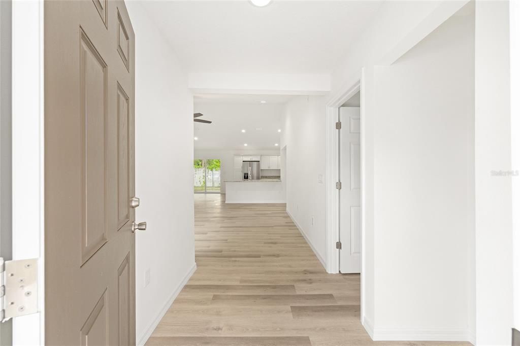 En Venta: $278,900 (4 camas, 2 baños, 1715 Pies cuadrados)