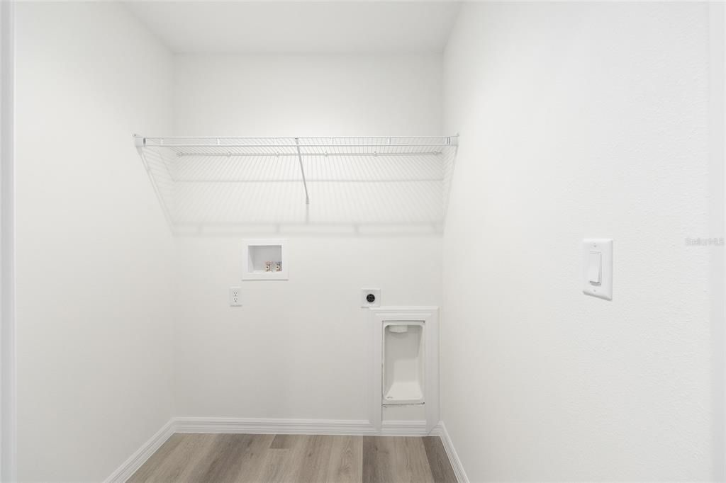 En Venta: $278,900 (4 camas, 2 baños, 1715 Pies cuadrados)