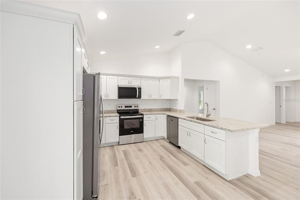 En Venta: $278,900 (4 camas, 2 baños, 1715 Pies cuadrados)