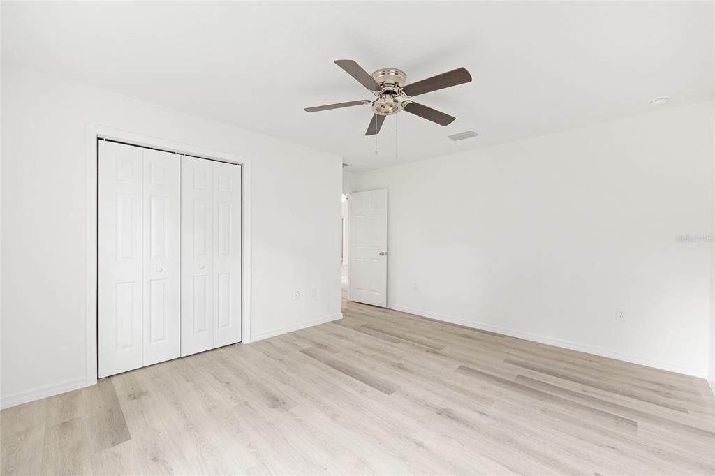 En Venta: $278,900 (4 camas, 2 baños, 1715 Pies cuadrados)