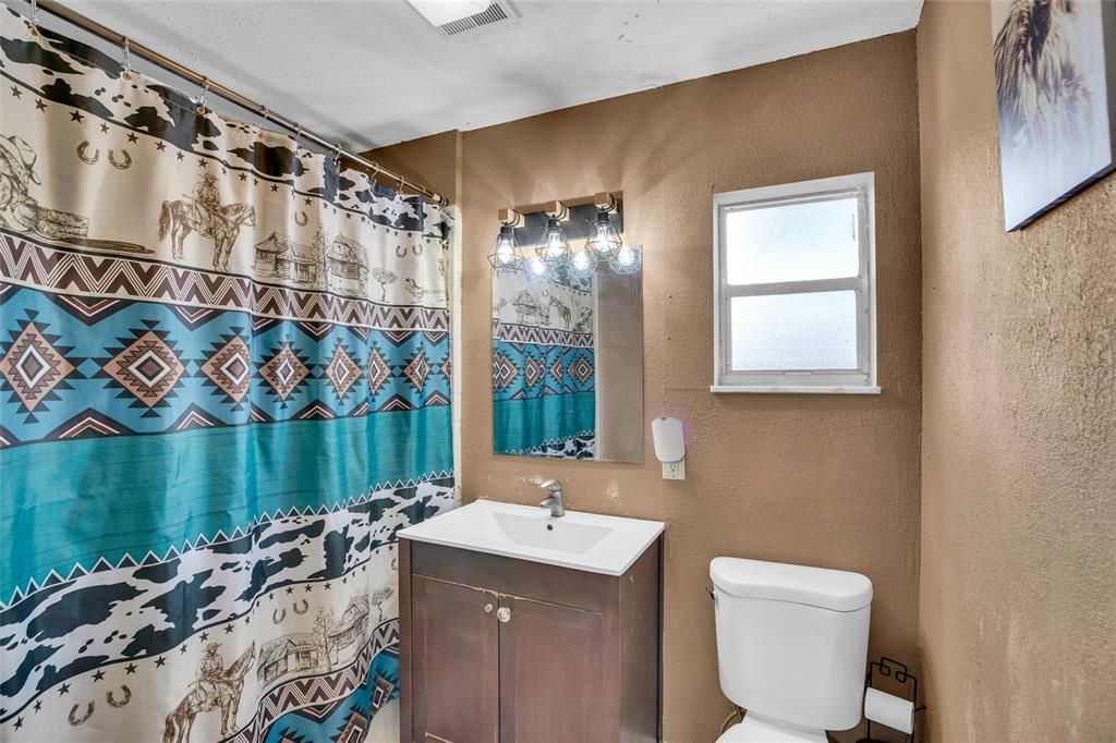 На продажу: $249,900 (3 спален, 2 ванн, 1260 Квадратных фут)