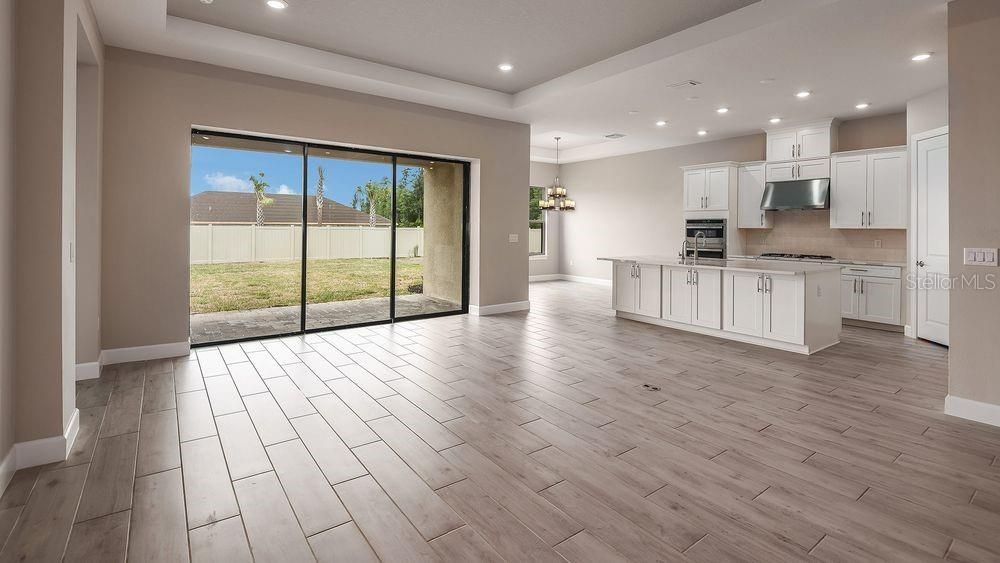 Под контрактом: $650,000 (4 спален, 3 ванн, 2465 Квадратных фут)