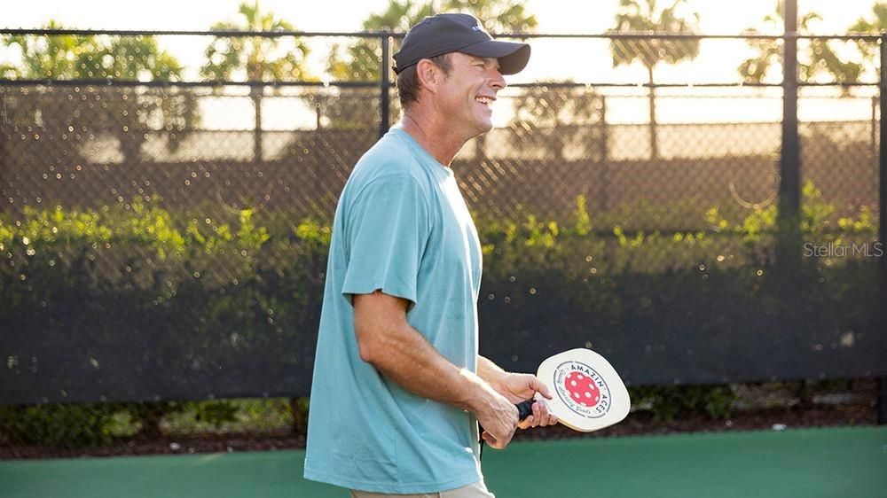 Под контрактом: $650,000 (4 спален, 3 ванн, 2465 Квадратных фут)