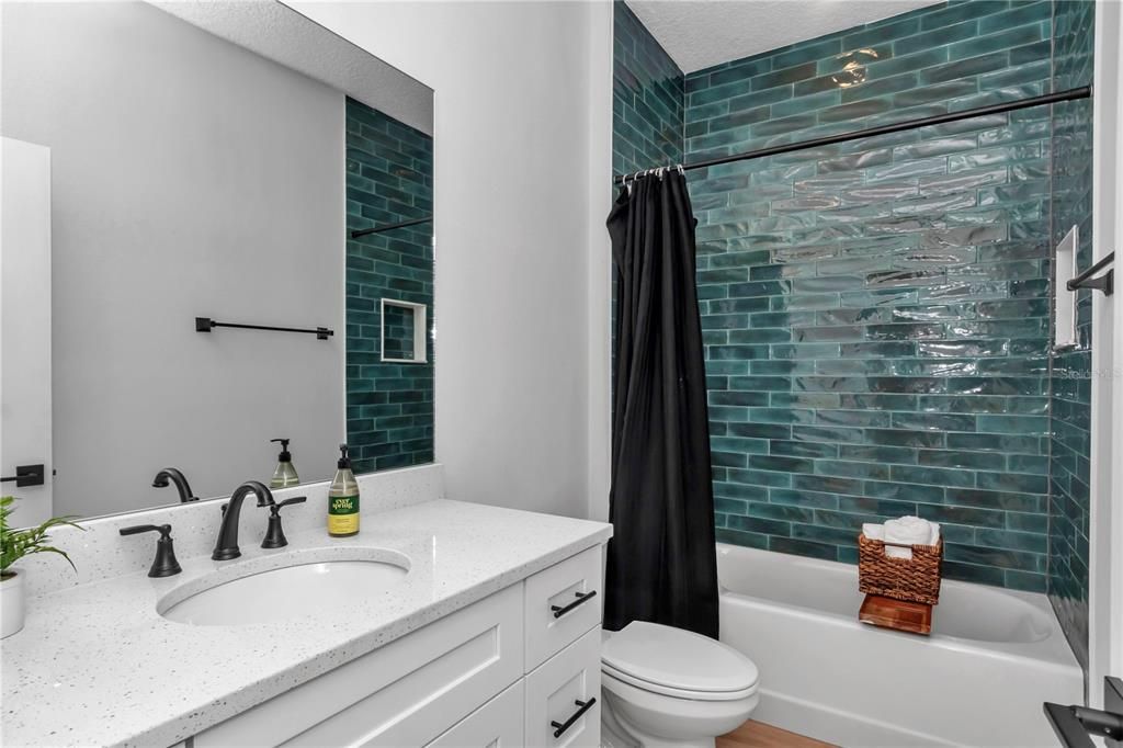 合同活跃: $320,000 (3 贝兹, 2 浴室, 1543 平方英尺)