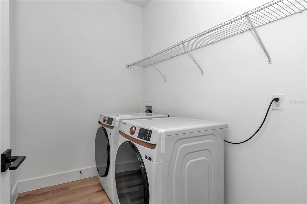 合同活跃: $320,000 (3 贝兹, 2 浴室, 1543 平方英尺)