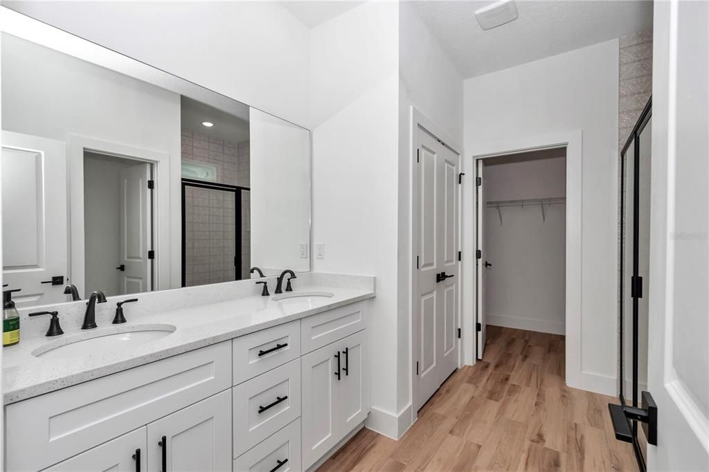 合同活跃: $320,000 (3 贝兹, 2 浴室, 1543 平方英尺)