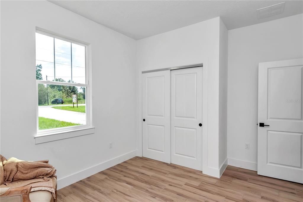 合同活跃: $320,000 (3 贝兹, 2 浴室, 1543 平方英尺)