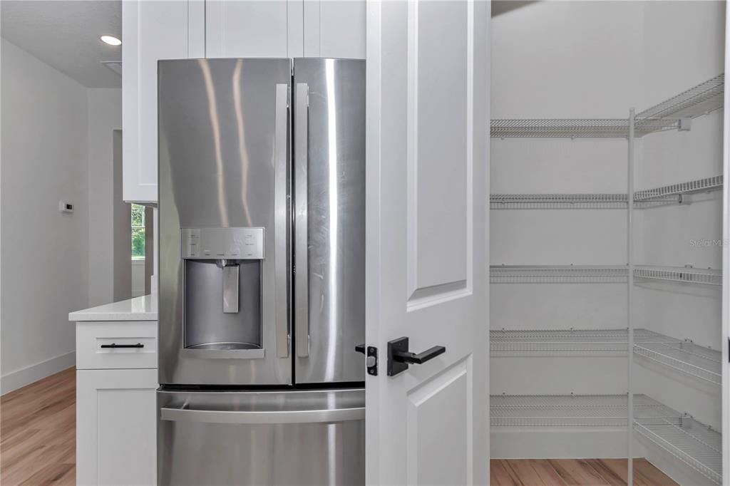 合同活跃: $320,000 (3 贝兹, 2 浴室, 1543 平方英尺)