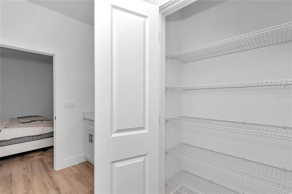 合同活跃: $320,000 (3 贝兹, 2 浴室, 1543 平方英尺)