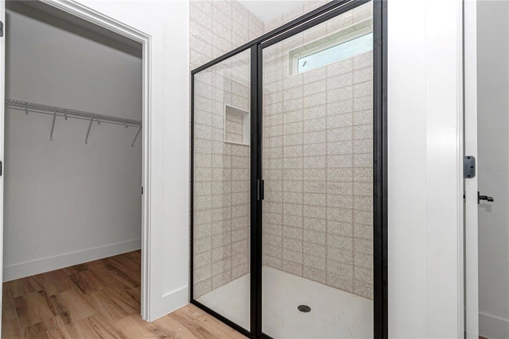 合同活跃: $320,000 (3 贝兹, 2 浴室, 1543 平方英尺)