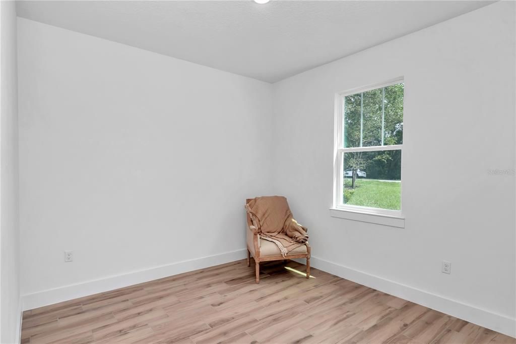 合同活跃: $320,000 (3 贝兹, 2 浴室, 1543 平方英尺)