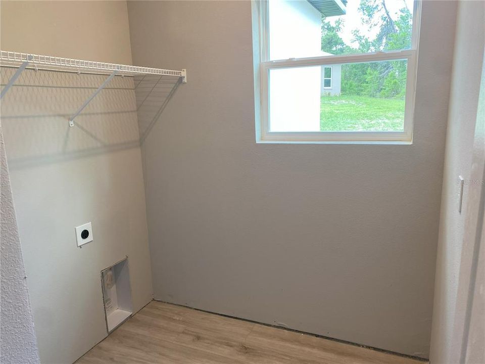 Active With Contract: $372,900 (4 beds, 3 baths, 2092 Square Feet)