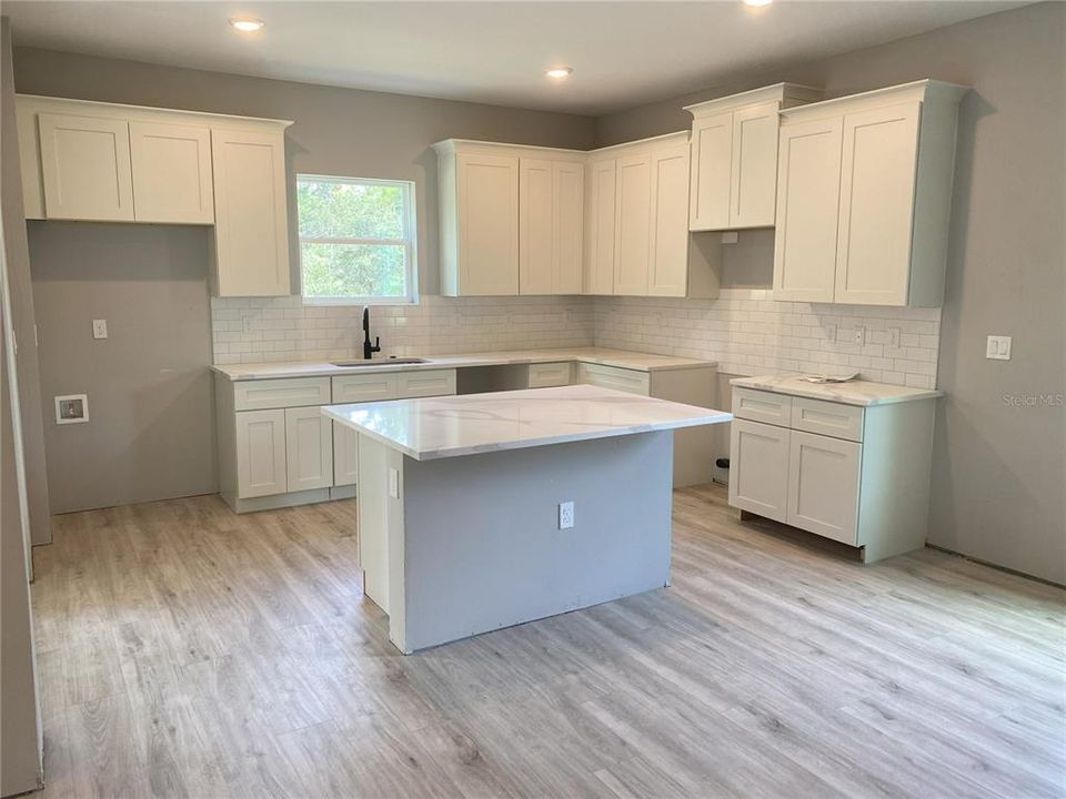 Active With Contract: $372,900 (4 beds, 3 baths, 2092 Square Feet)