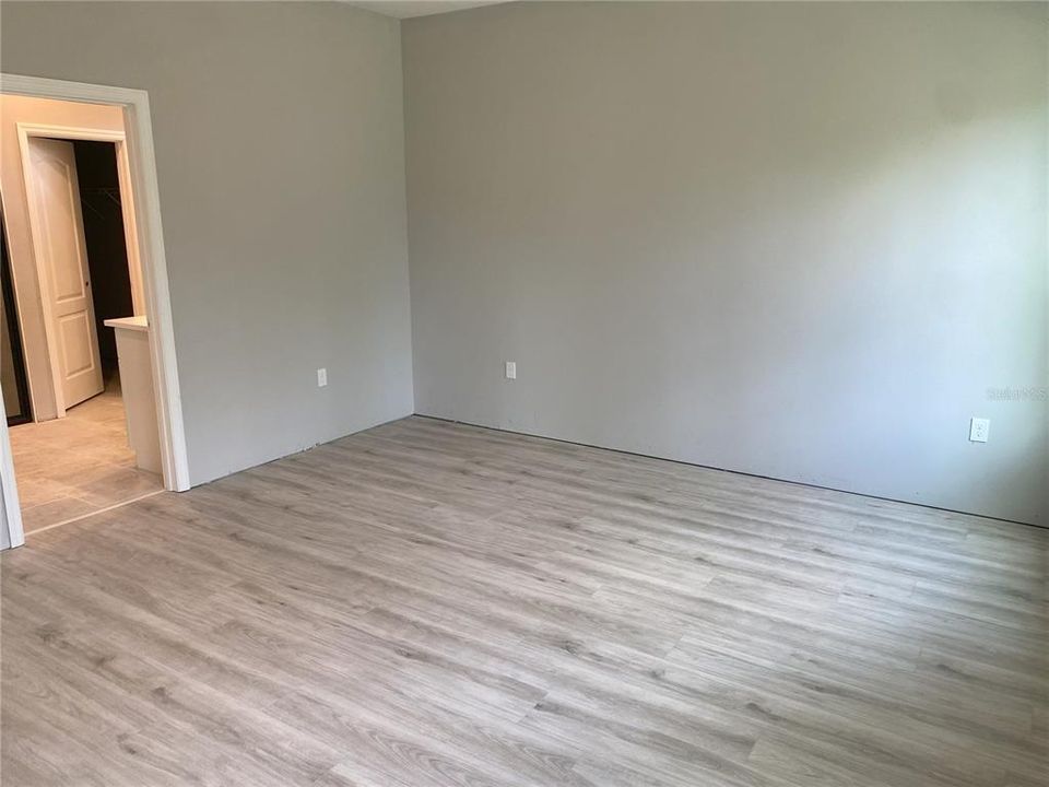 Active With Contract: $372,900 (4 beds, 3 baths, 2092 Square Feet)