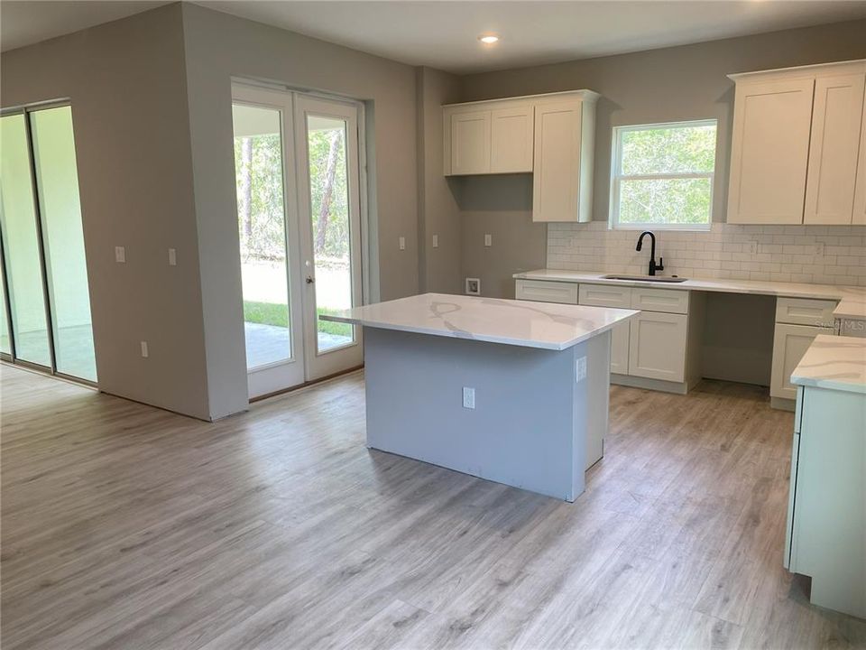 Active With Contract: $372,900 (4 beds, 3 baths, 2092 Square Feet)