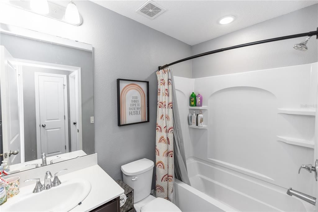 En Venta: $298,999 (3 camas, 2 baños, 1580 Pies cuadrados)