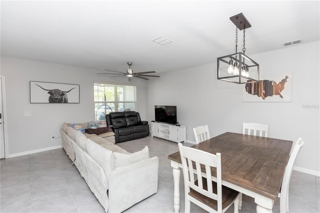 En Venta: $298,999 (3 camas, 2 baños, 1580 Pies cuadrados)