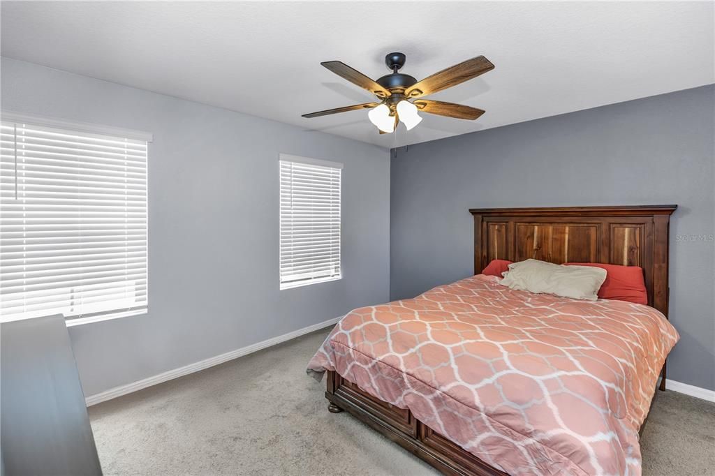 En Venta: $298,999 (3 camas, 2 baños, 1580 Pies cuadrados)