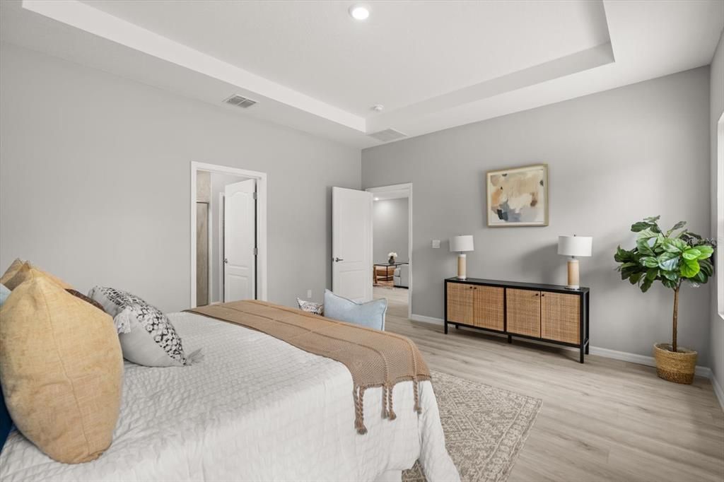 Active With Contract: $372,900 (4 beds, 3 baths, 2092 Square Feet)