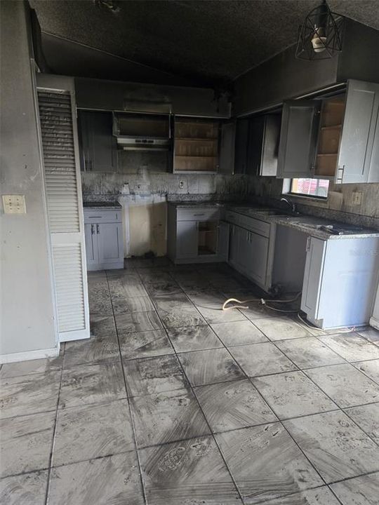 На продажу: $265,000 (3 спален, 2 ванн, 1422 Квадратных фут)