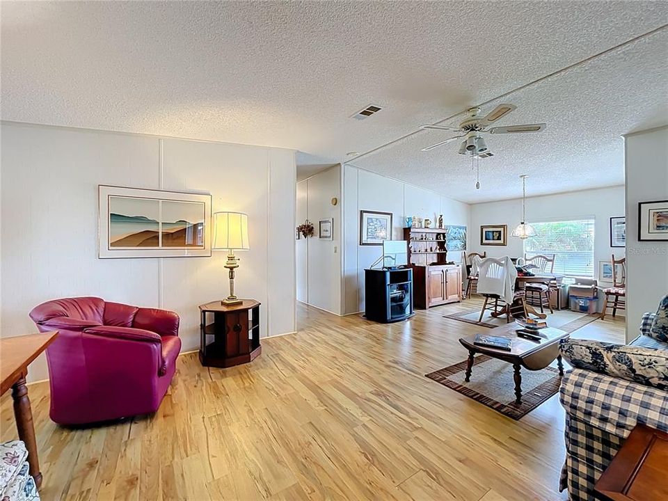 Active With Contract: $199,000 (2 beds, 2 baths, 1480 Square Feet)