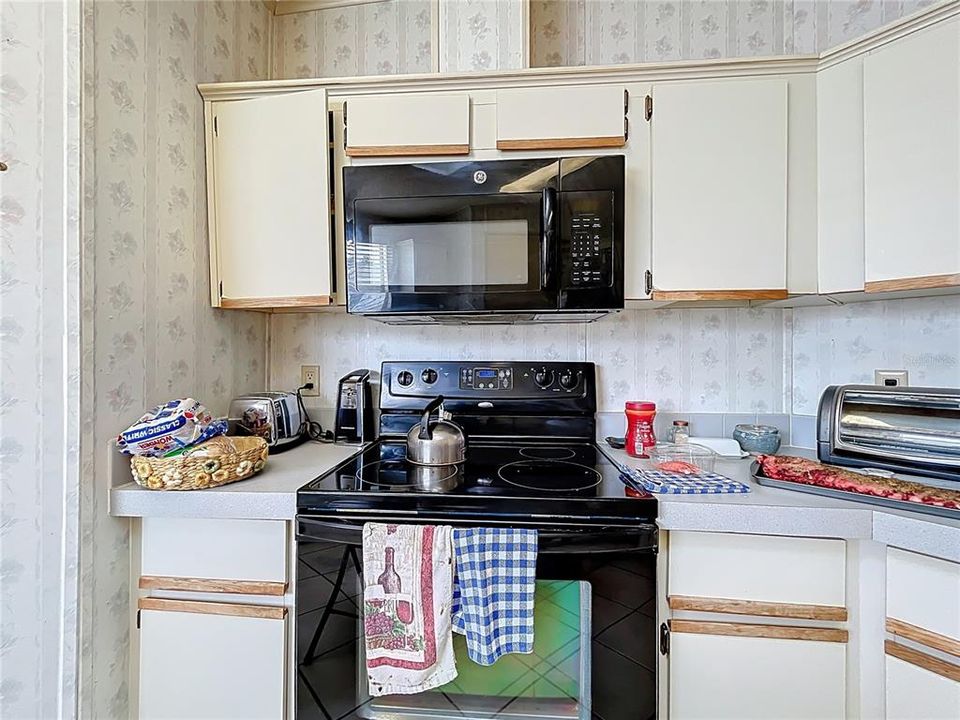 Active With Contract: $199,000 (2 beds, 2 baths, 1480 Square Feet)