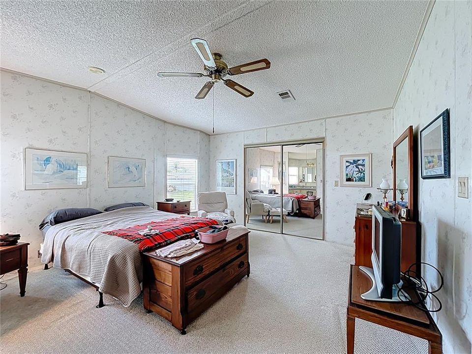 Active With Contract: $199,000 (2 beds, 2 baths, 1480 Square Feet)