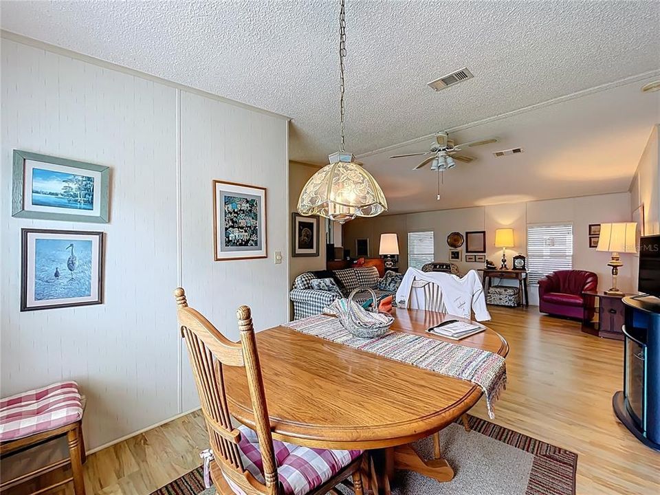 Active With Contract: $199,000 (2 beds, 2 baths, 1480 Square Feet)