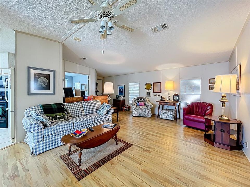 Active With Contract: $199,000 (2 beds, 2 baths, 1480 Square Feet)