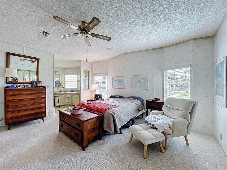 Active With Contract: $199,000 (2 beds, 2 baths, 1480 Square Feet)